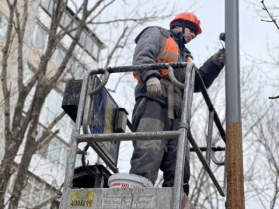 Специалисты производственного предприятия «Владсвет», входящего в состав АО «ВПЭС», продолжают активно работать над благоустройством в различных районах столицы Дальнего Востока