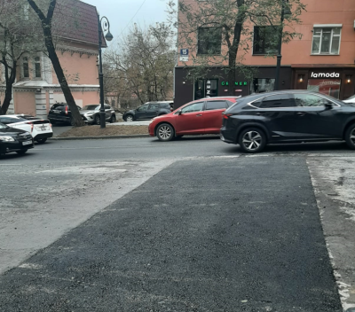 Подрядчики по заказу муниципального предприятия «ВПЭС» асфальтируют территории