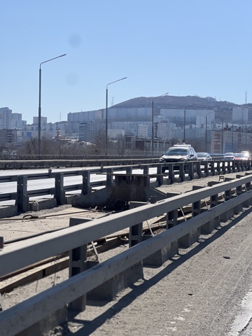 В дальневосточной столице приступили к демонтажу новогодних иллюминаций и световых консолей.