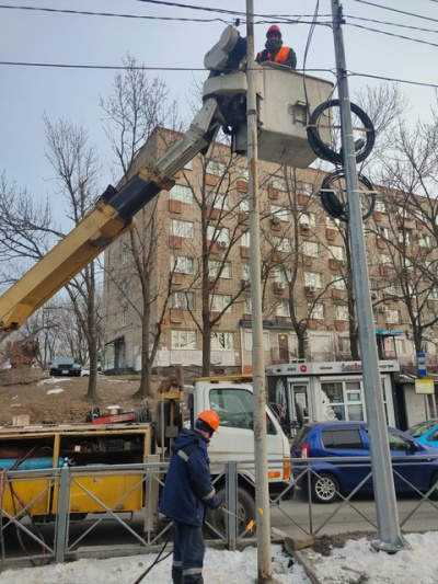 На улице Черемуховой замененили опоры освещения