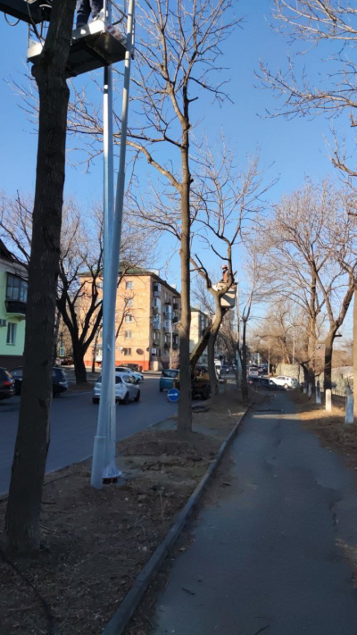 Продолжаются работы по замене аварийных опор