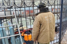 БРИГАДА ВПЭС УСТРАНЯЕТ ПОРЫВ НА ТЕПЛОСЕТЯХ 